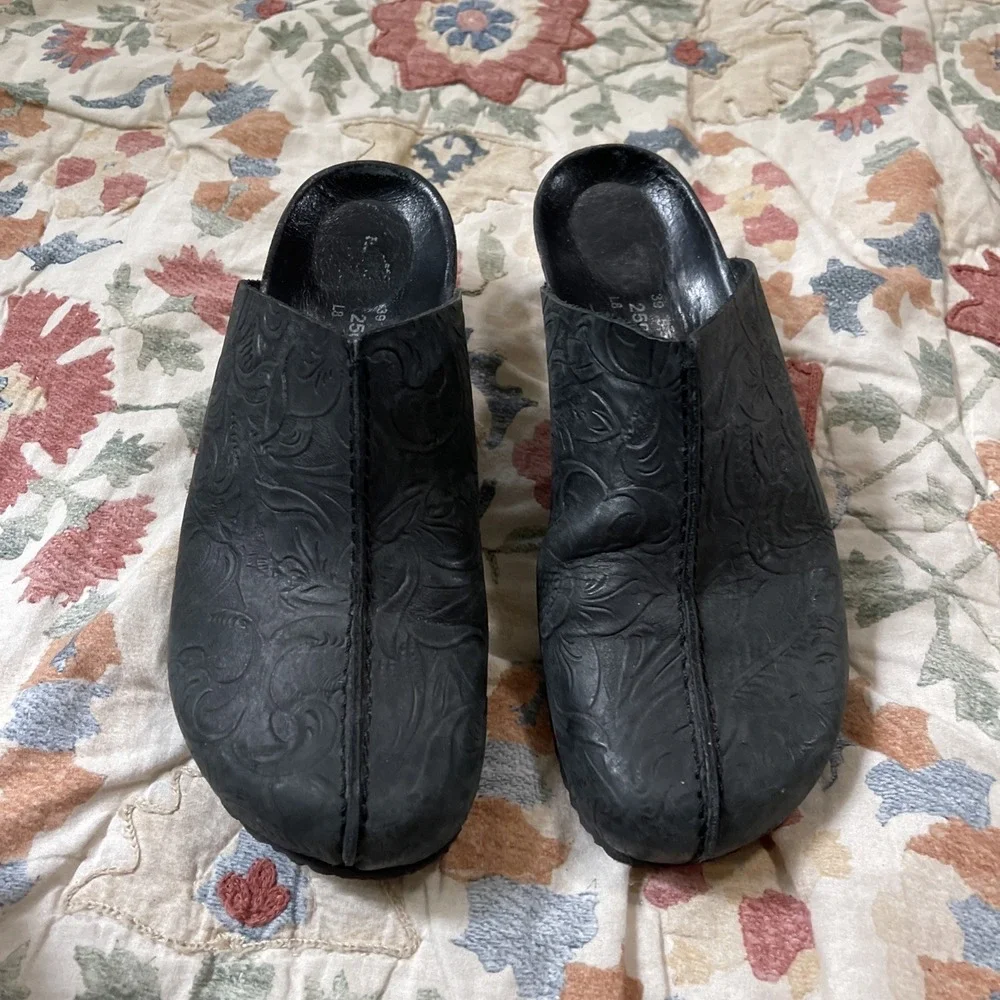 Papillio Birkenstock 39/8 Dana Black Embossed Floral Wedge Clogs Western Boho